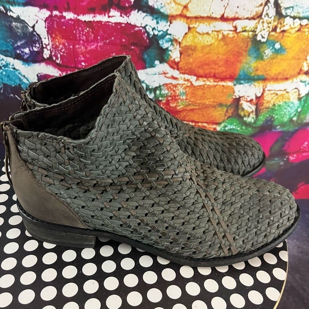 Rebels Vico Woven Leather Ankle Booties Boots Zips in Back Size 7.5  Gray/Tan